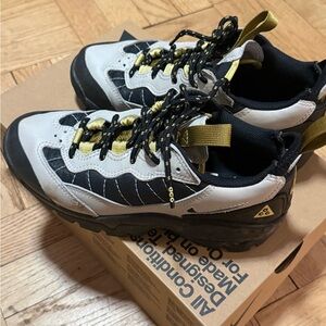 Nike ACG Trail Sneakers